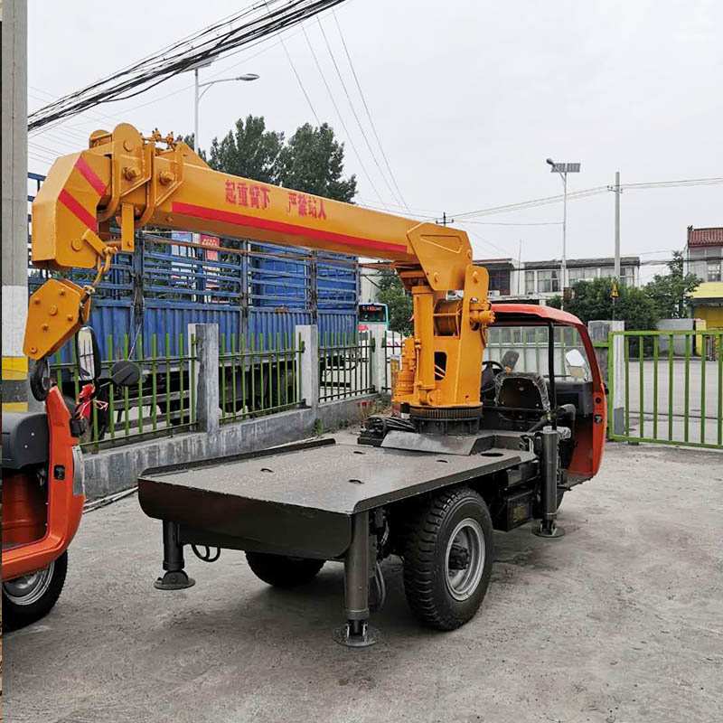 廣西三馬車自備吊 簡易三輪車隨車吊 批發一臺隨車吊